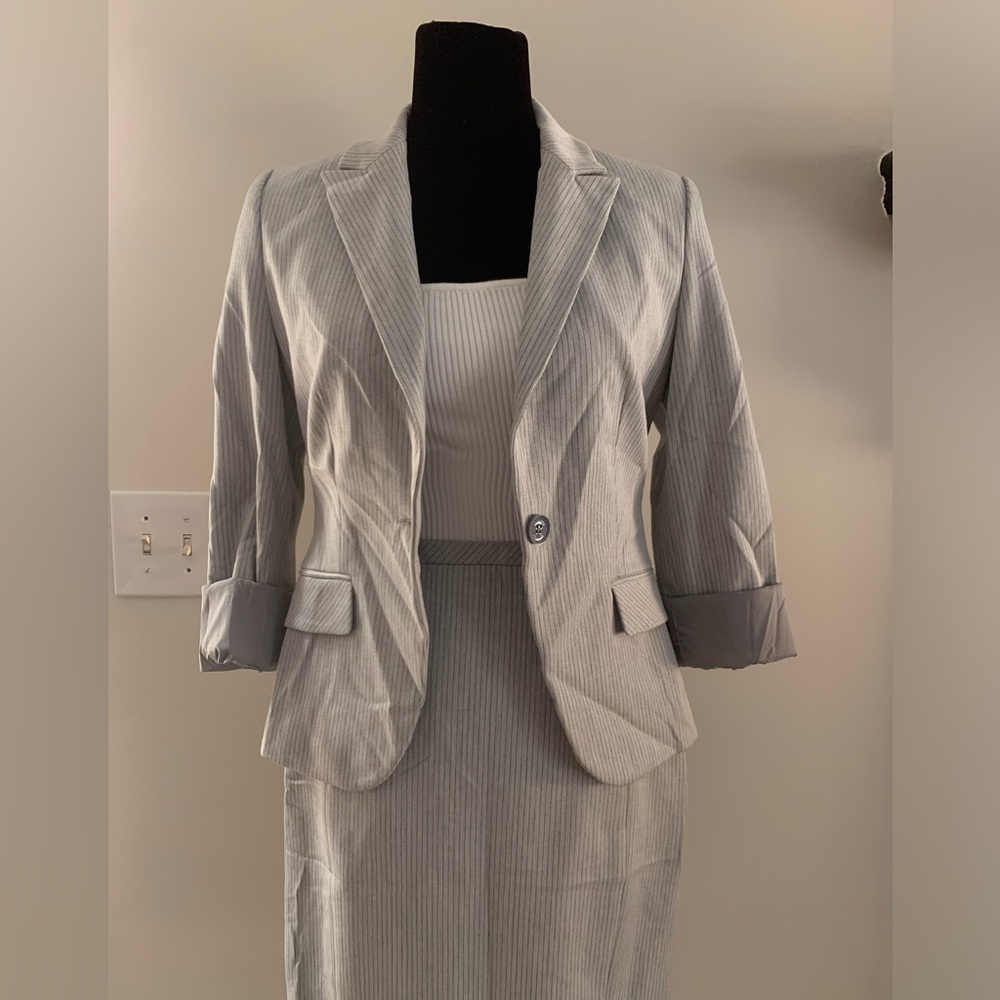 Gray Pinstripe Suit like New - Picture 4 of 9